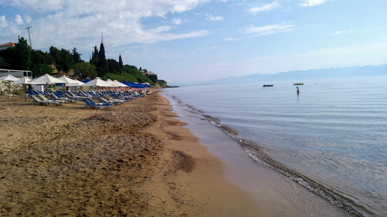 Takis Haikos House Two Minutes Walk To The Beach Peroulia 보우네리아 외부 사진